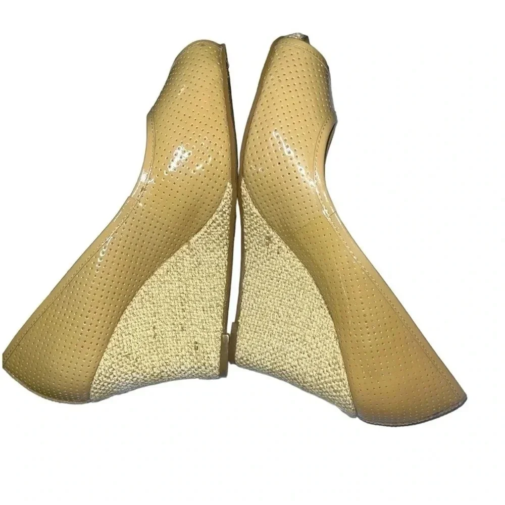 Lilly Pulitzer Wedge Pumps Womens 8M Tan Perforated Leather Peep Toe Raffia Heel